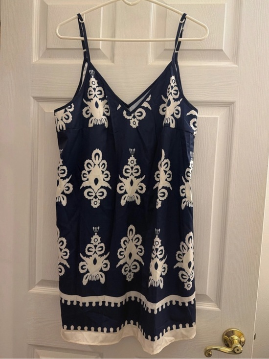 Emery Rose Dresses & Skirts - Emery Rose navy blue and white V-neck boho print cami mini dress. XL